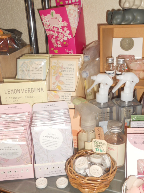 ���[���t���O�����X�c�T�V�F�^�C�v�A�L���[�u�^�C�v�A���l���E�H�[�^�[�c�`����������낢��ł��B���D���ȍ�����炵�Ɏ�����Ă��������B